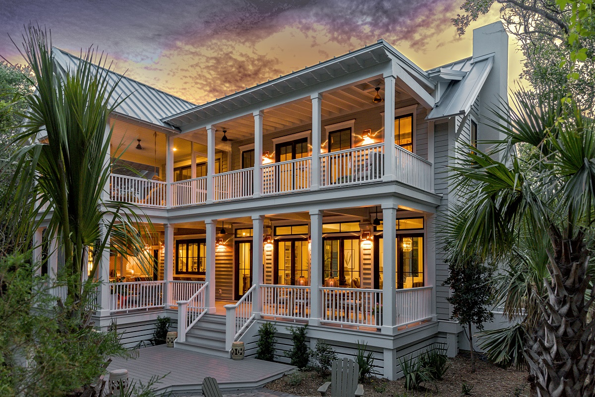 James-Hardie-Artisan-Lap-Siding-Southern-Style-Home-With-Palm-Trees