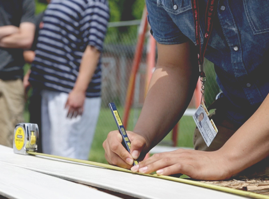 Student-Measuring-And-Marking-James-Hardie-Fiber-Cement-Siding